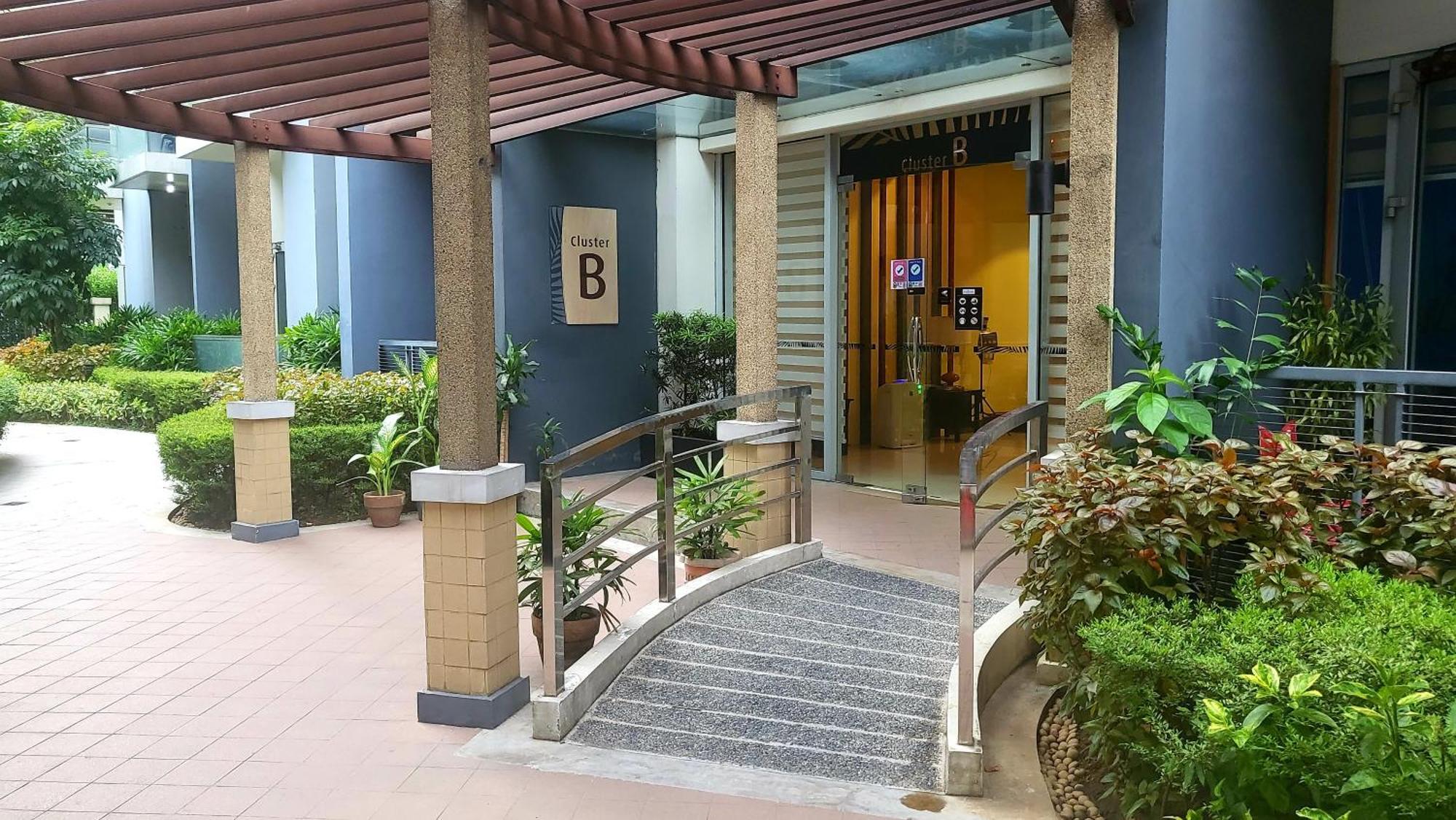 One Palm Tree Villas Condominium - Studio 7Th Fl With Balcony - Across Terminal 3 Airport Pasay Exterior foto