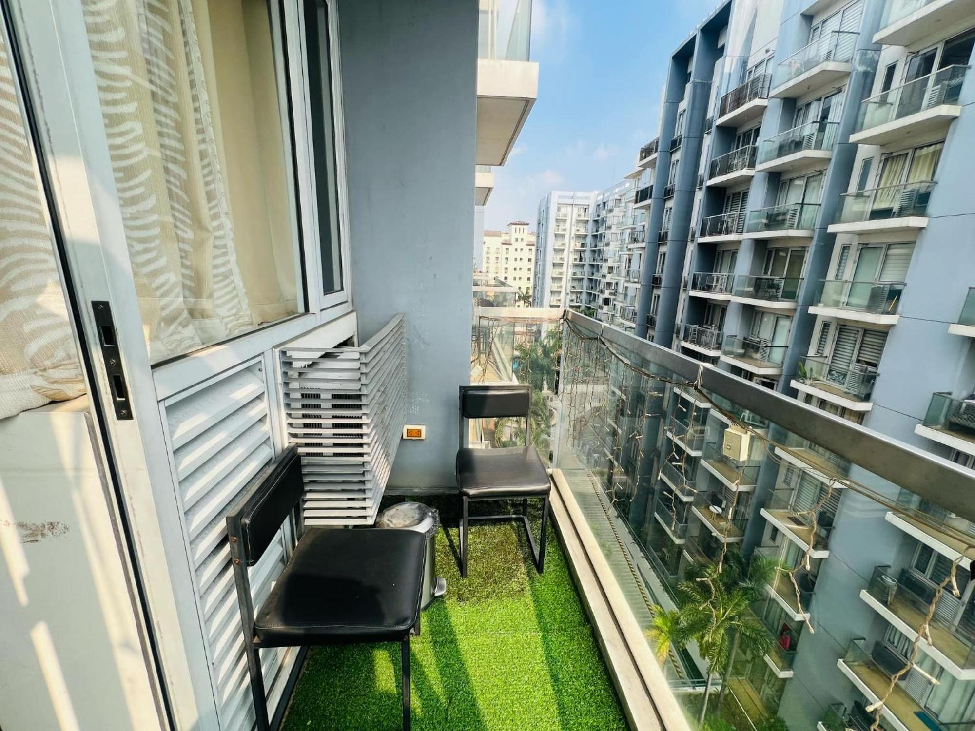 One Palm Tree Villas Condominium - Studio 7Th Fl With Balcony - Across Terminal 3 Airport Pasay Exterior foto