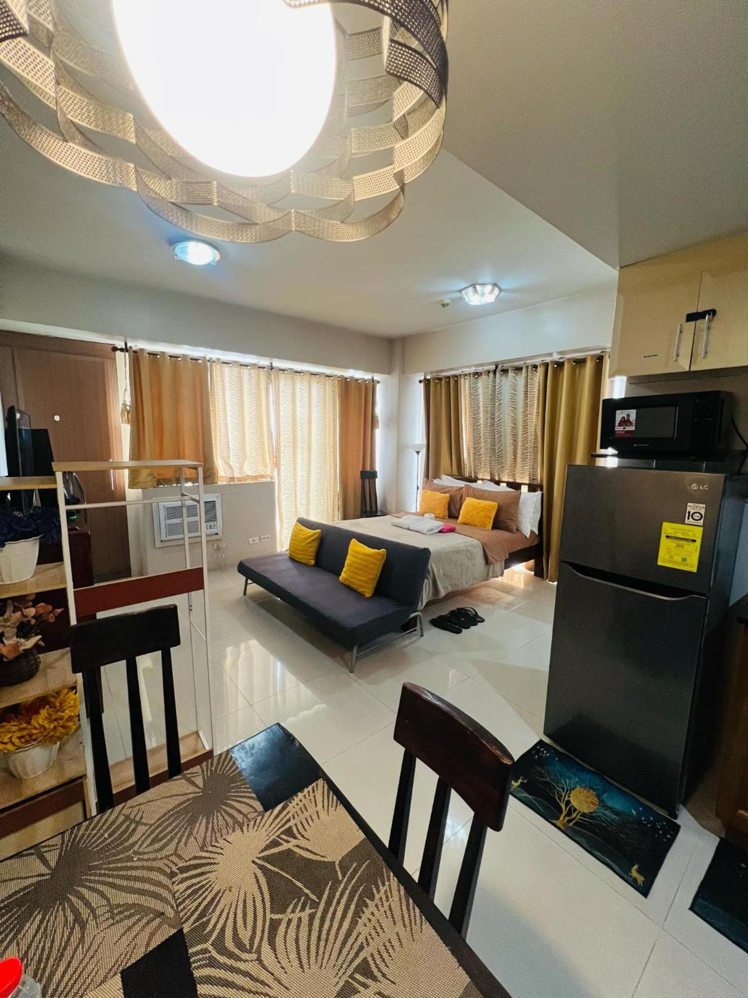 One Palm Tree Villas Condominium - Studio 7Th Fl With Balcony - Across Terminal 3 Airport Pasay Exterior foto